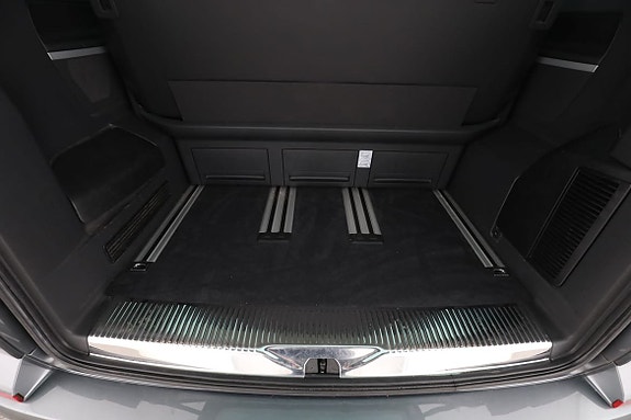 Volkswagen Multivan 18 of 30