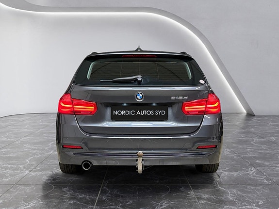 BMW 318d 4 of 21