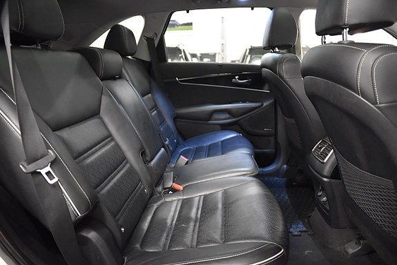 Kia Sorento 14 of 29