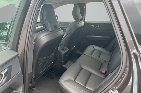 Volvo XC60 11 of 16