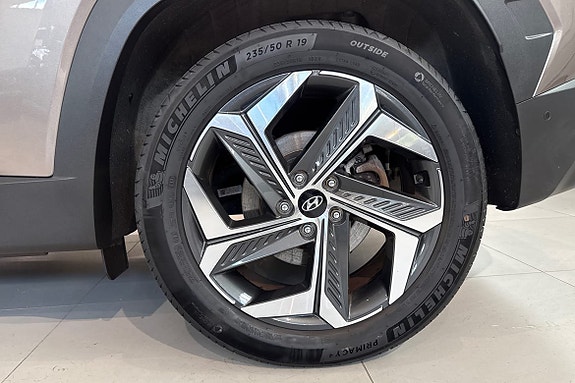 Hyundai Tucson 17 of 21