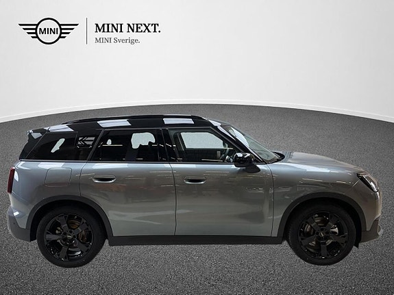 MINI Countryman SE 2 of 15