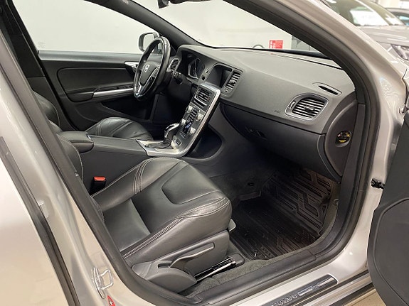 Volvo V60 13 of 23