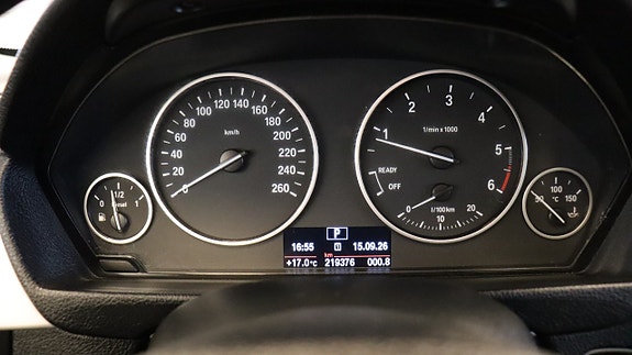 BMW 320d 14 of 18