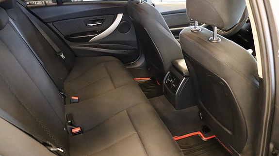 BMW 320d 11 of 18