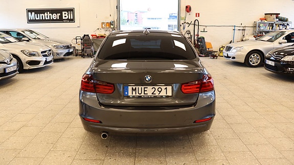 BMW 320d 8 of 18