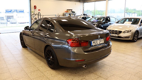 BMW 320d 4 of 18