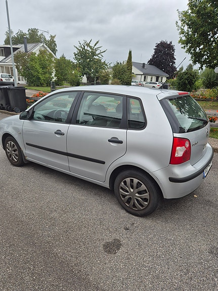 Volkswagen Polo 2 of 5