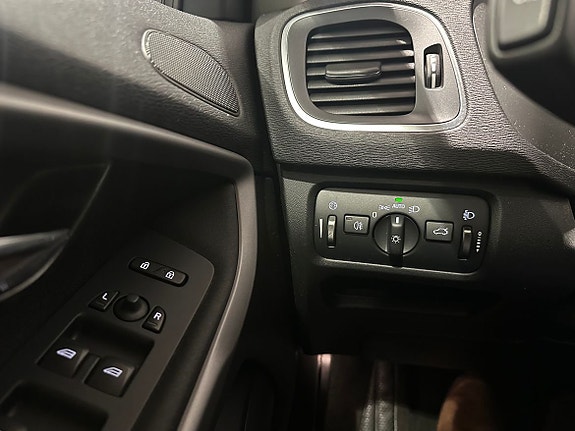 Volvo V40 15 of 15