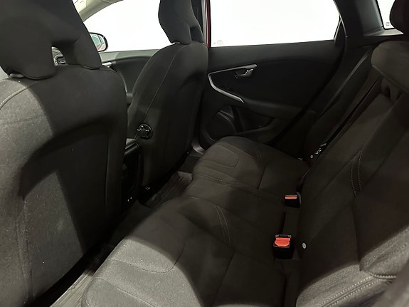 Volvo V40 8 of 15