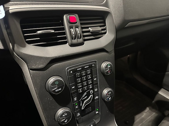 Volvo V40 13 of 15