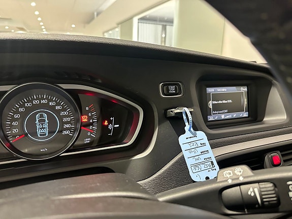 Volvo V40 11 of 15