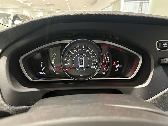 Volvo V40 10 of 15