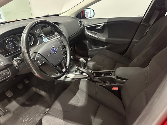 Volvo V40 9 of 15