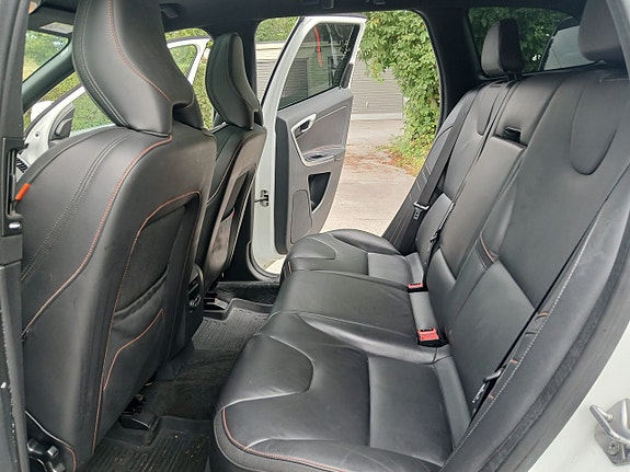 Volvo XC60 7 of 21