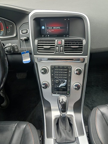 Volvo XC60 19 of 21