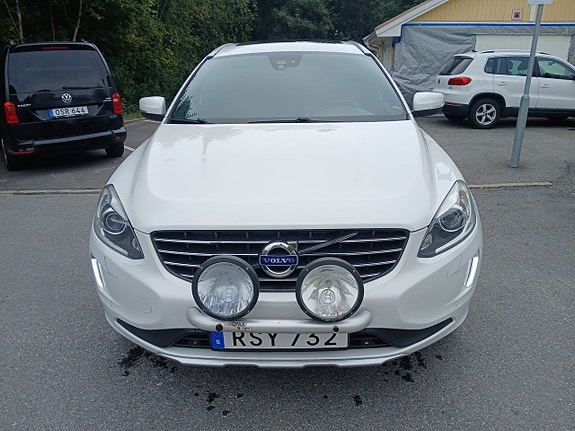 Volvo XC60 2 of 21