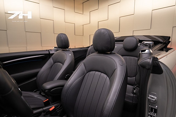 MINI Cooper S 16 of 26