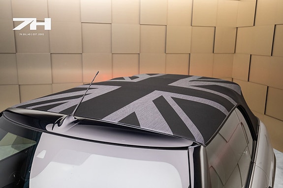 MINI Cooper S 9 of 26
