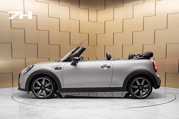 MINI Cooper S 2 of 26