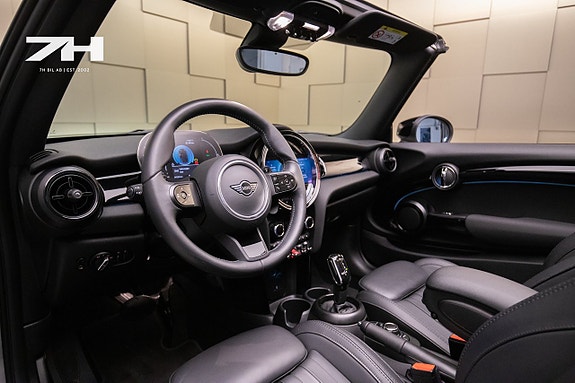MINI Cooper S 12 of 26