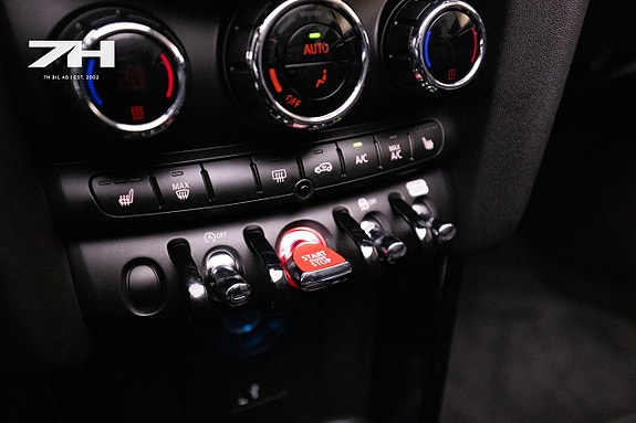MINI Cooper S 22 of 26
