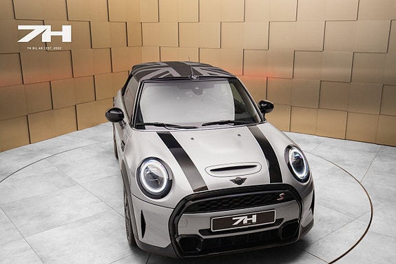 MINI Cooper S 8 of 26