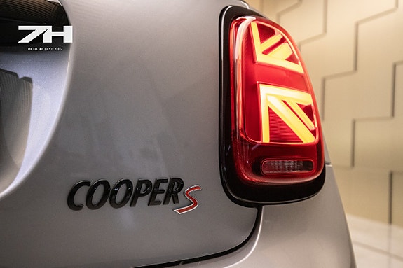 MINI Cooper S 19 of 26