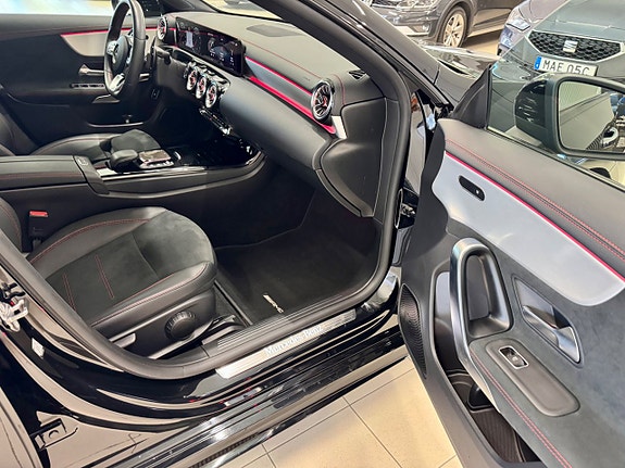 Mercedes-Benz CLA250 10 of 22