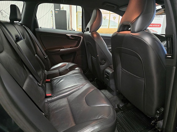 Volvo XC60 15 of 27
