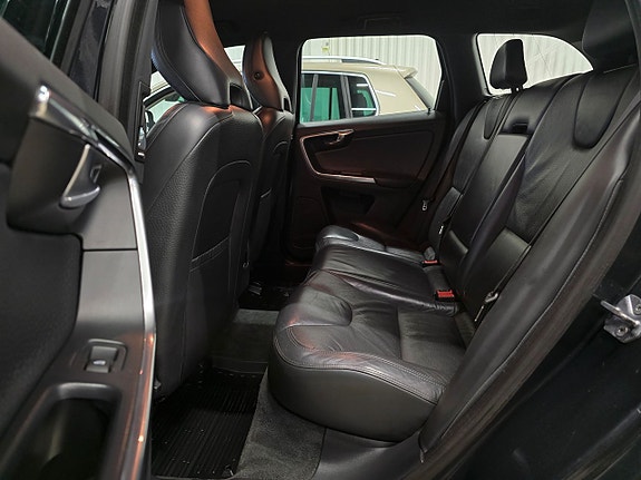 Volvo XC60 14 of 27