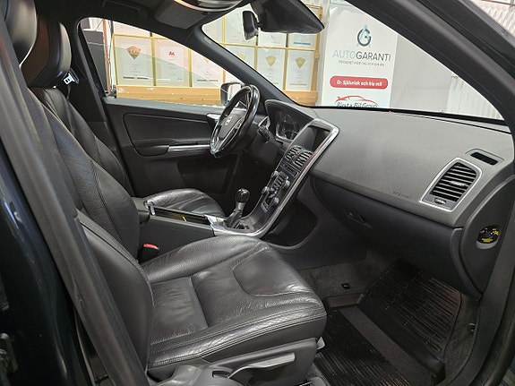 Volvo XC60 10 of 27