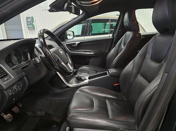 Volvo XC60 12 of 27