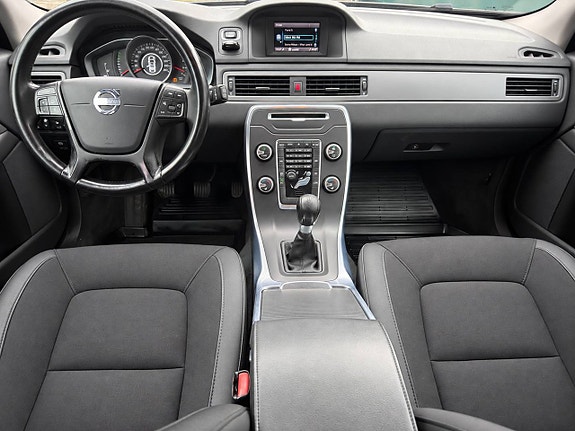 Volvo V70 6 of 15