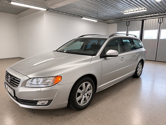 Volvo V70 2 of 15