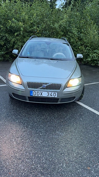 Volvo V50 2 of 9