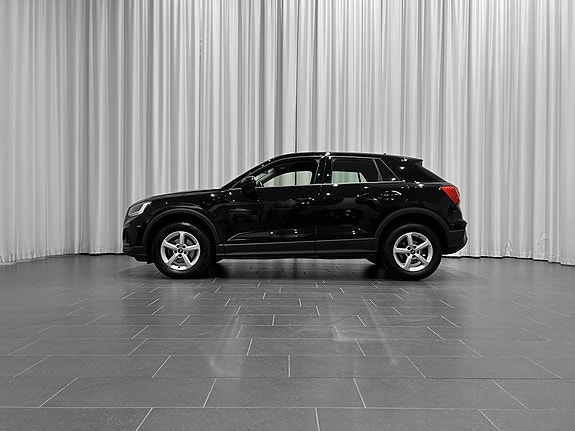 Audi Q2 2 of 13