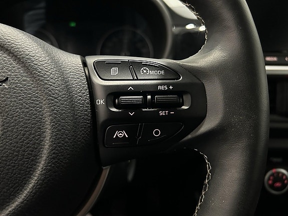 Kia Picanto 10 of 13