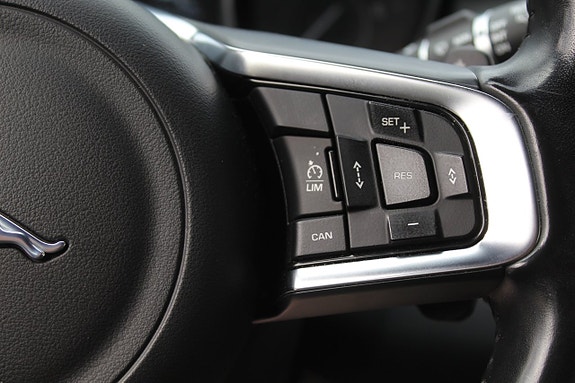 Jaguar E-PACE 11 of 14