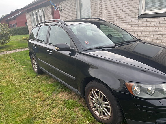 Volvo V50 2 of 10