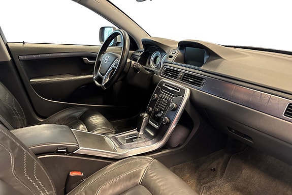 Volvo XC70 13 of 28