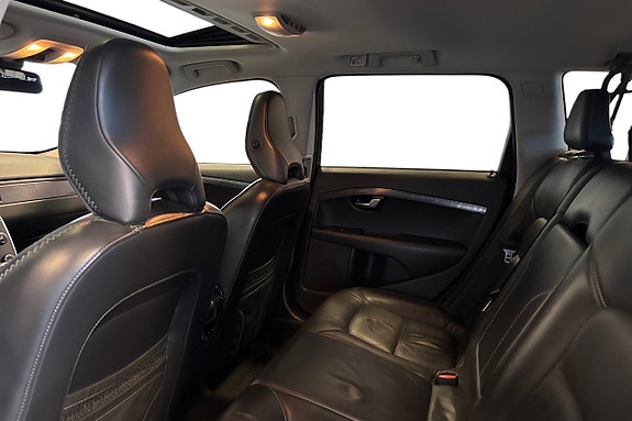 Volvo XC70 17 of 28