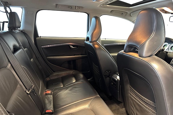 Volvo XC70 16 of 28