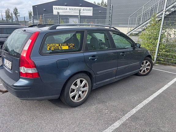 Volvo V50 2 of 4