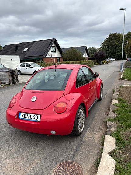 Volkswagen New Beetle 5 of 5