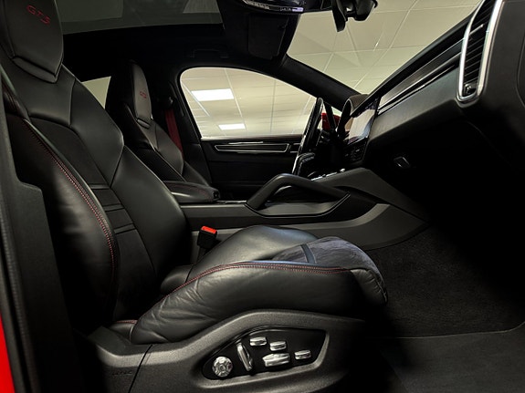 Porsche Cayenne 24 of 29