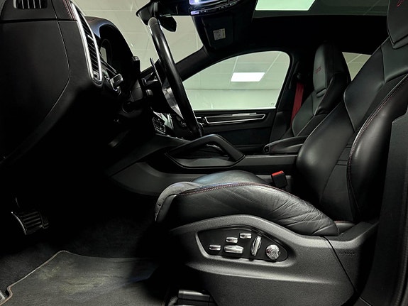 Porsche Cayenne 18 of 29