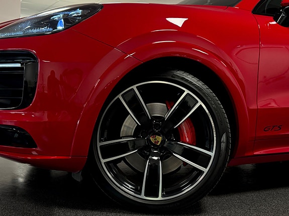 Porsche Cayenne 12 of 29