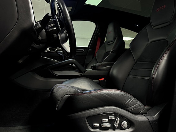 Porsche Cayenne 19 of 29