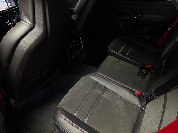 Porsche Cayenne 21 of 29